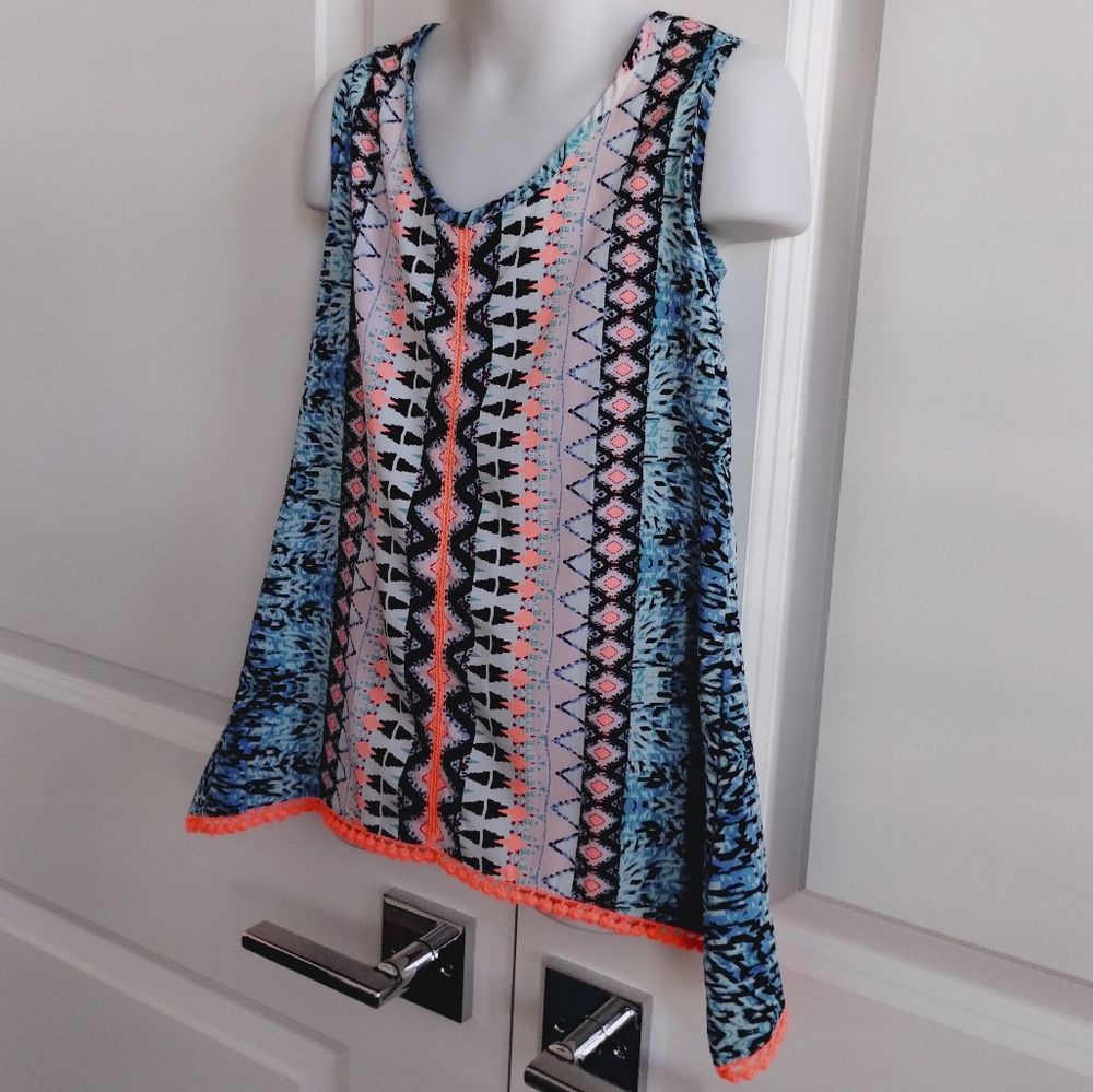 Geometric Swing Tank - Picture 3 of 4